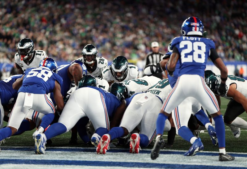Eagles run signature play four straight times vs. Giants