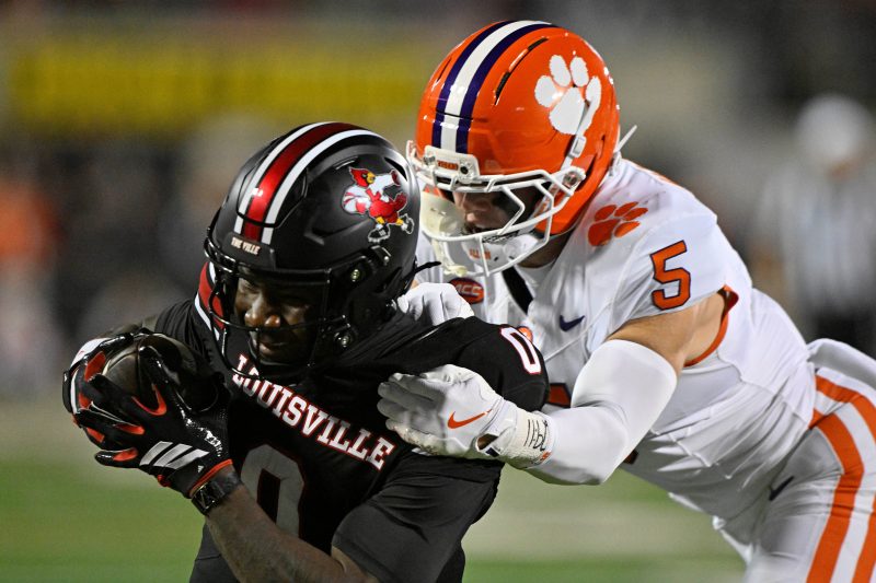 Clemson vs Louisville score: Tigers edge Cardinals in sloppy ACC matchup