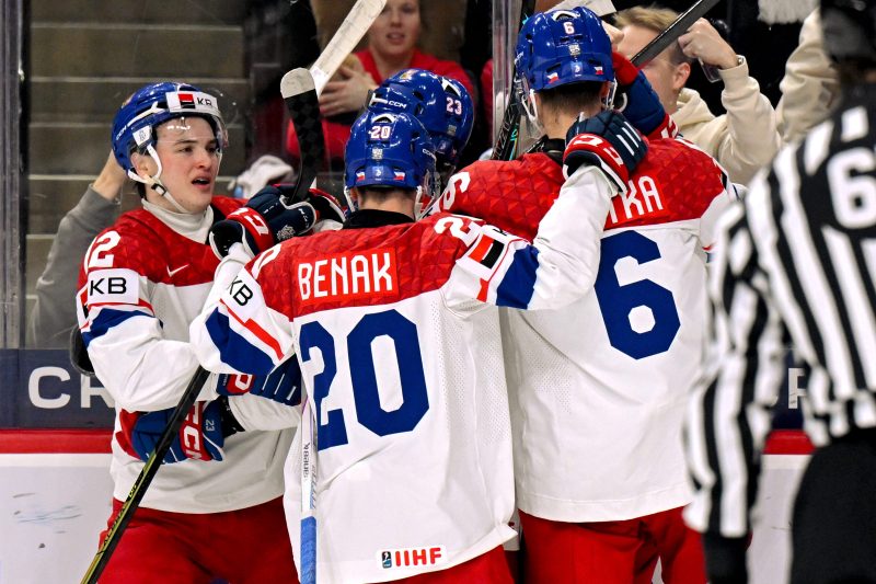 World juniors highlights: Sweden, Czechia win semifinals